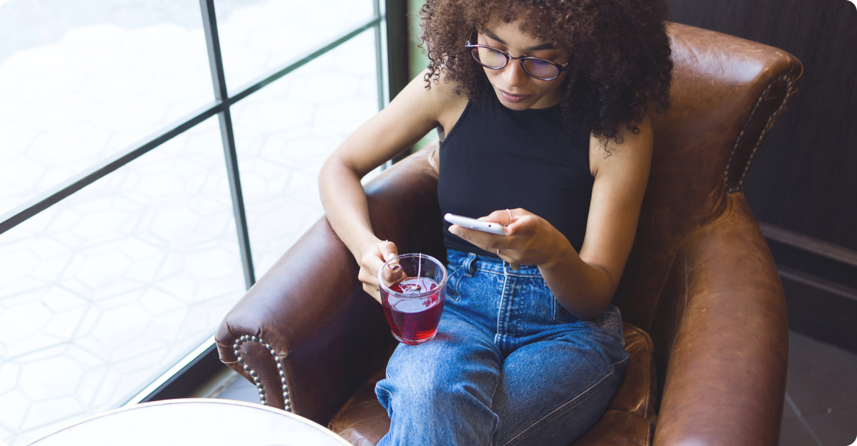 Peron on phone in cafe